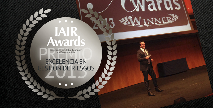 José Antonio Madrigal recoge el premio Iair Awards